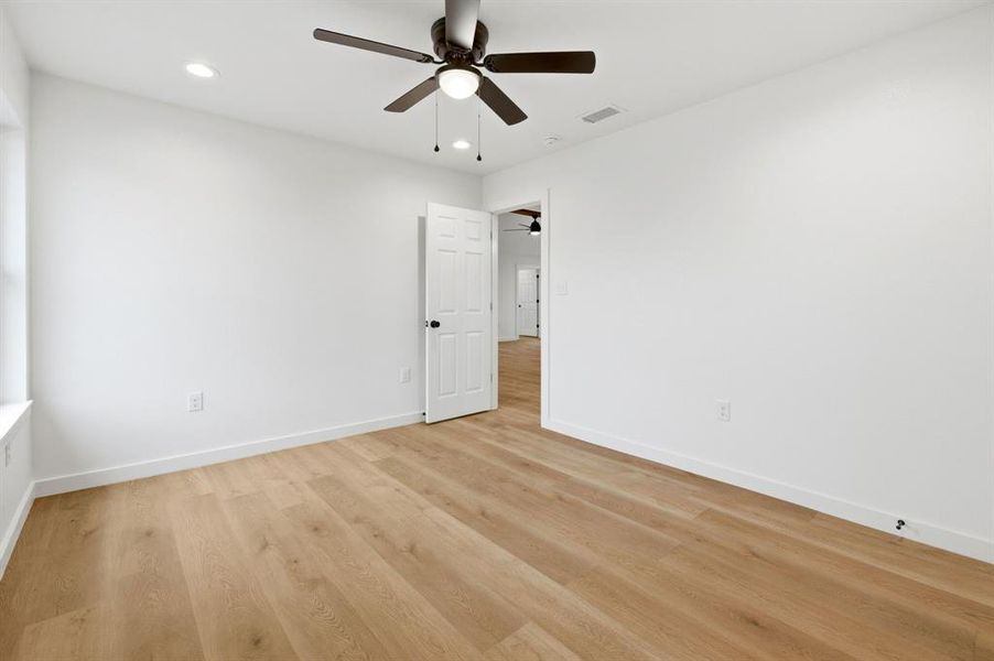 Spacious, unfurnished interior of a new home in , Baird (Image 31).