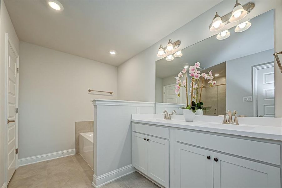 Furnished interior view inside a new home in Lago Mar, Texas City (Image 26).