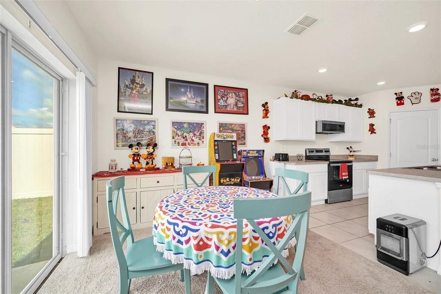 Furnished interior view inside a new home in Greenbrier, Tavares (Image 6).
