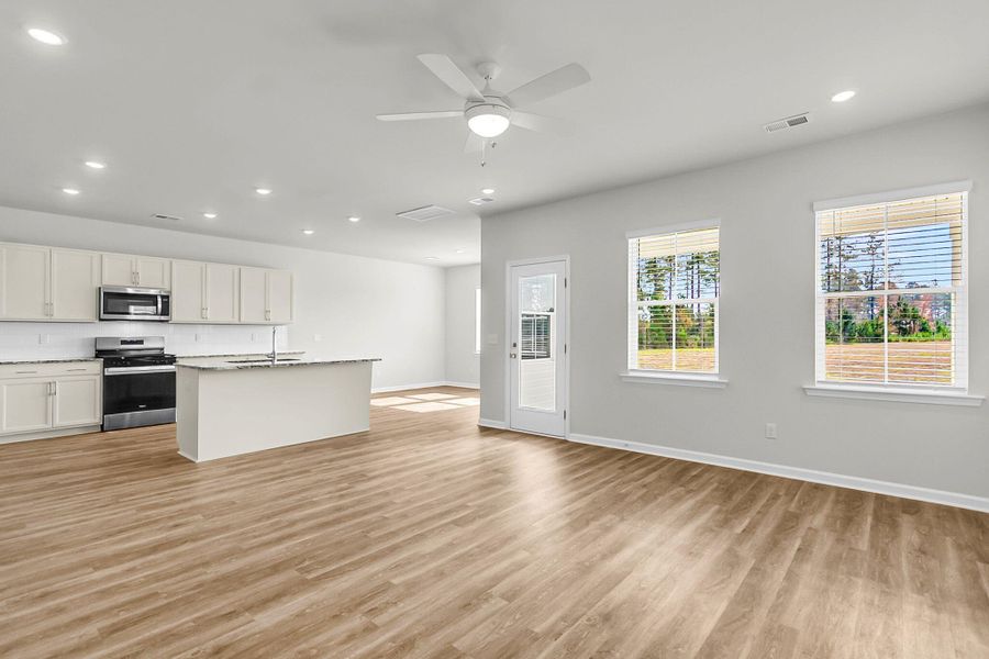 Spacious, unfurnished interior of a new home in Wildcat Chase, Summerville (Image 36).