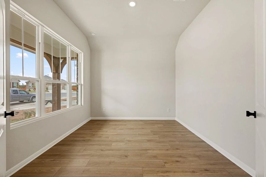 Spacious, unfurnished interior of a new home in Berry Creek Highlands, Georgetown (Image 18).