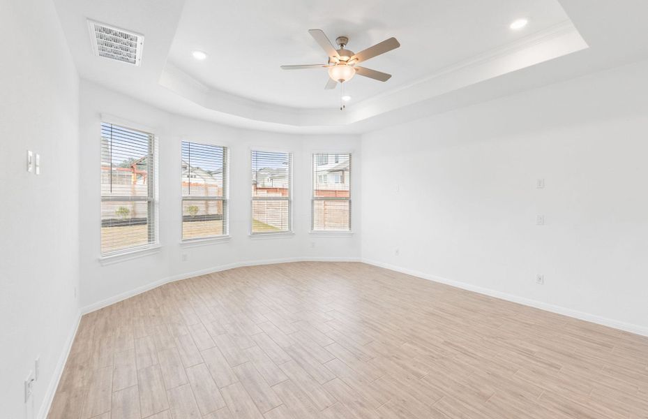 Spacious, unfurnished interior of a new home in Bluffview Reserve, Leander (Image 52).
