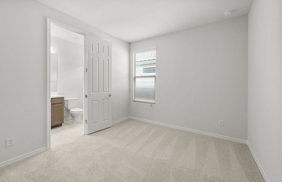 Spacious, unfurnished interior of a new home in Allen Ranches, Litchfield Park (Image 18).