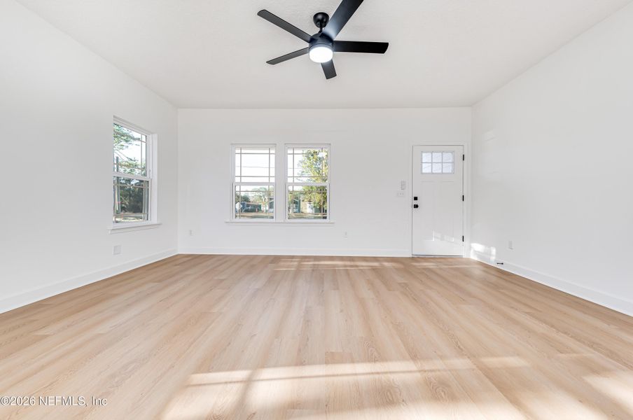 Spacious, unfurnished interior of a new home in , Keystone Heights (Image 15).