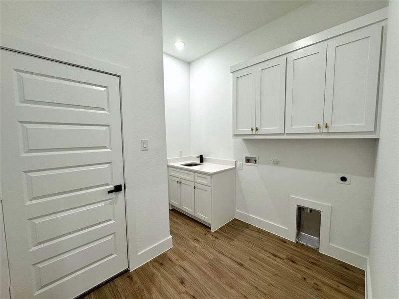 Spacious, unfurnished interior of a new home in , Greenville (Image 7).