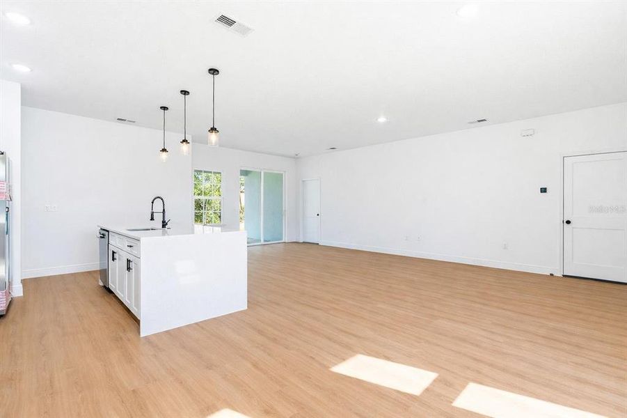 Spacious, unfurnished interior of a new home in , Ocala (Image 14).