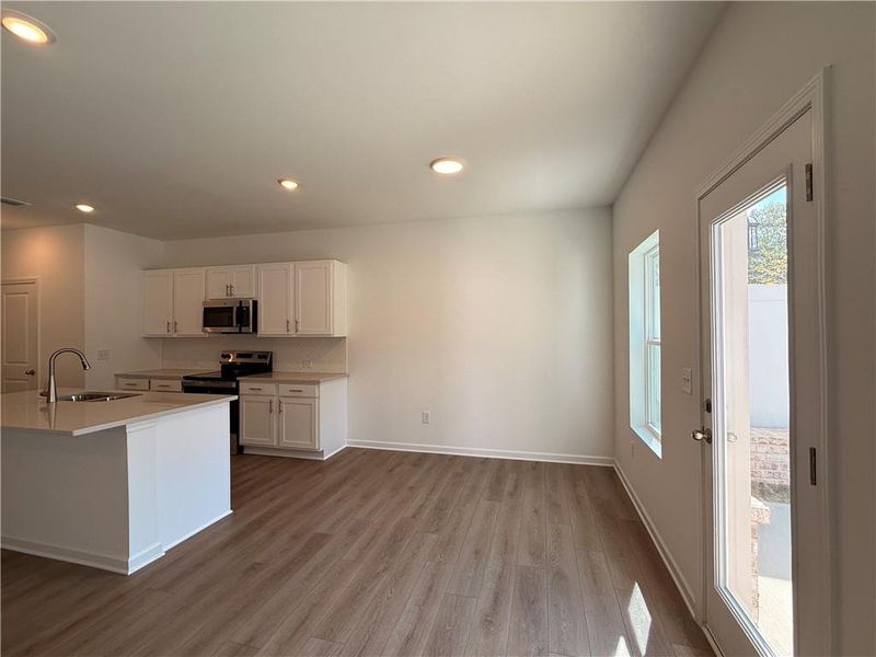 Spacious, unfurnished interior of a new home in Leydenview, Mableton (Image 31).