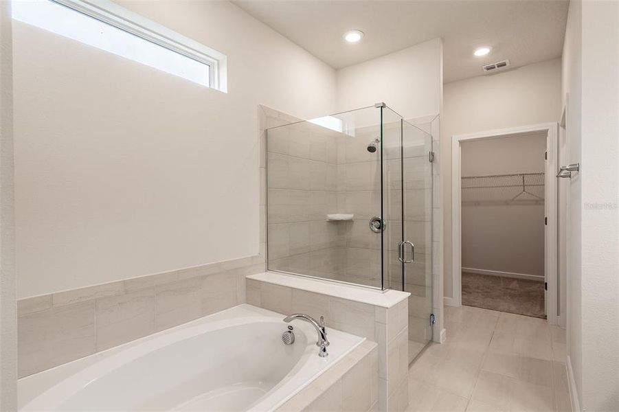 Furnished interior view inside a new home in Willow Ridge, Montverde (Image 9).