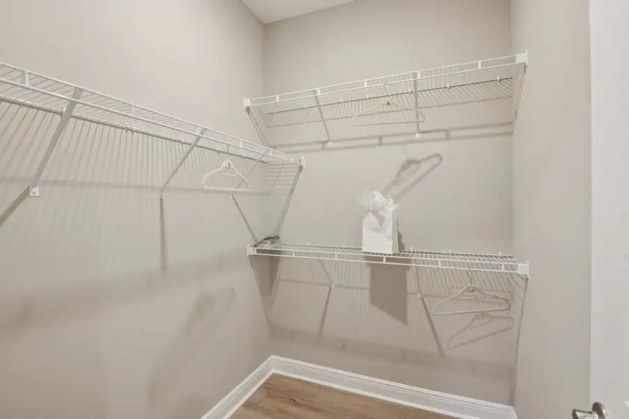 Spacious, unfurnished interior of a new home in Sugarmill Woods, Homosassa (Image 20).
