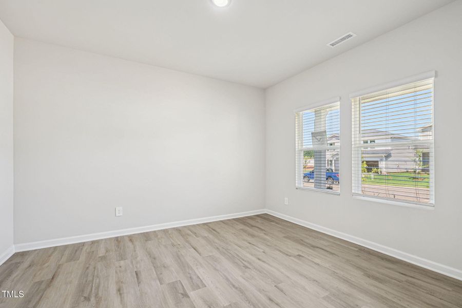 16-web-or-mls-Raleigh - Oak Manor - 721