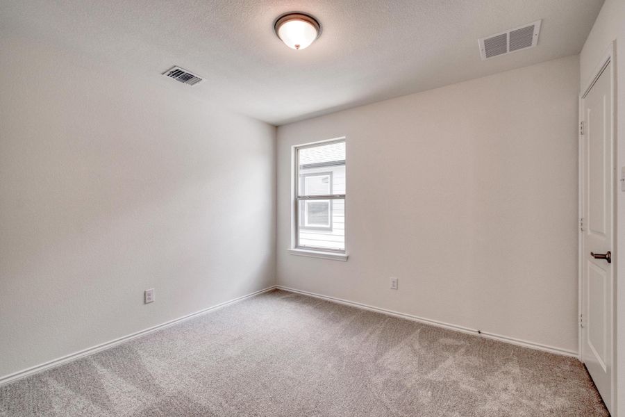 Spacious, unfurnished interior of a new home in River Bluff, Leander (Image 15).