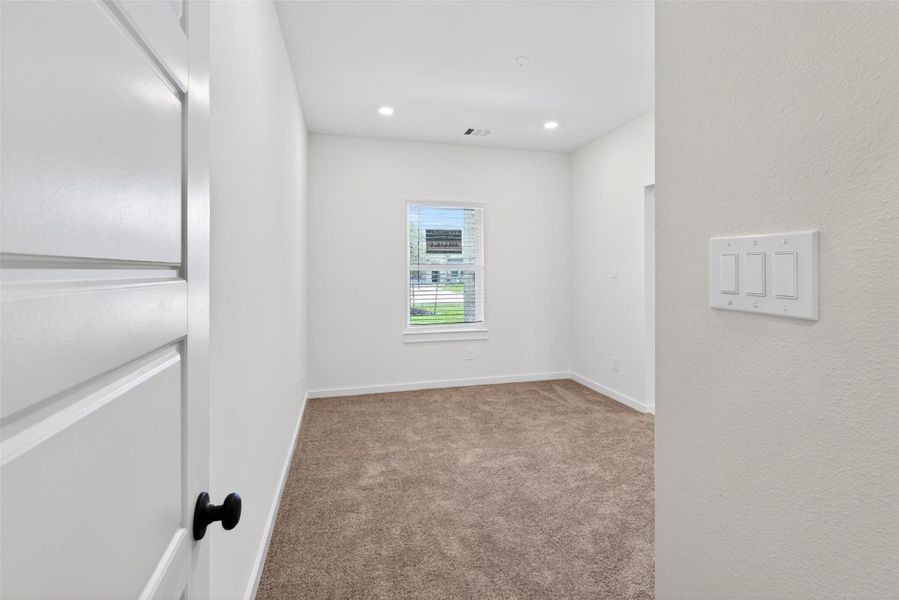 Spacious, unfurnished interior of a new home in , Alvin (Image 32).