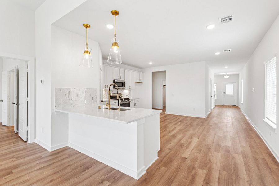 Image 29 of a home in Miller's Pond.