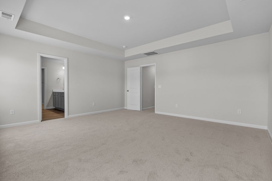 Spacious, unfurnished interior of a new home in Broadway Lake, Anderson (Image 16).