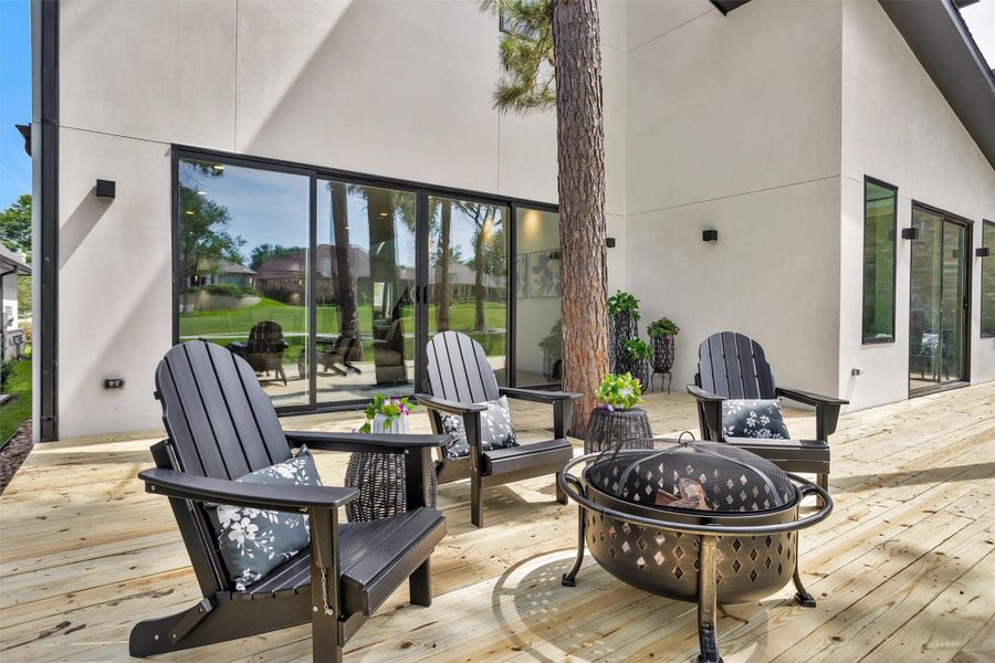 Exterior details and patio area of a home in , Montgomery (Image 28).