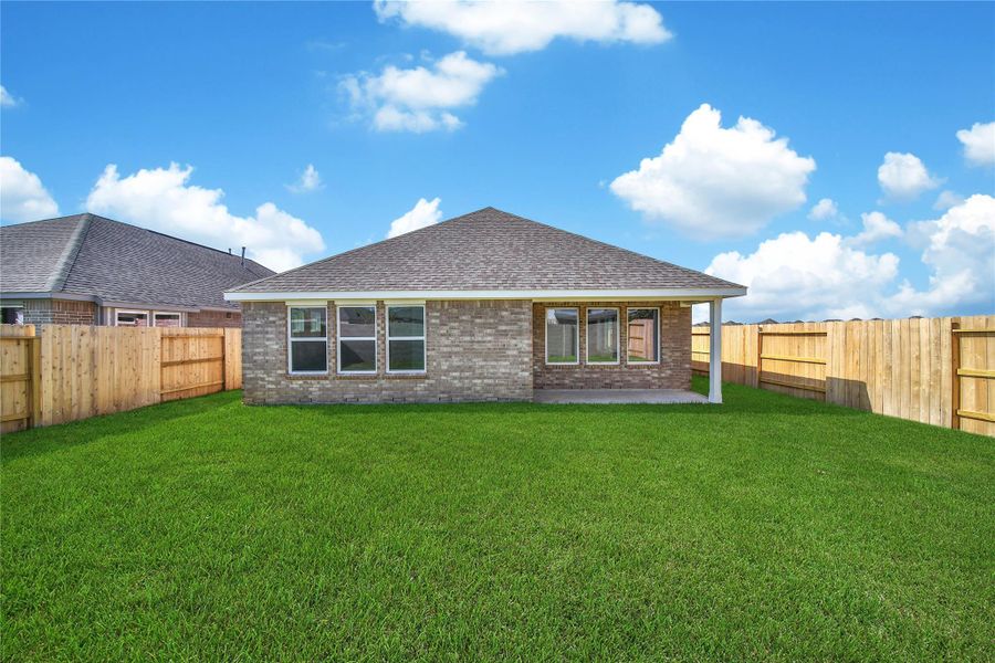 Exterior details and patio area of a home in , Rosharon (Image 23).