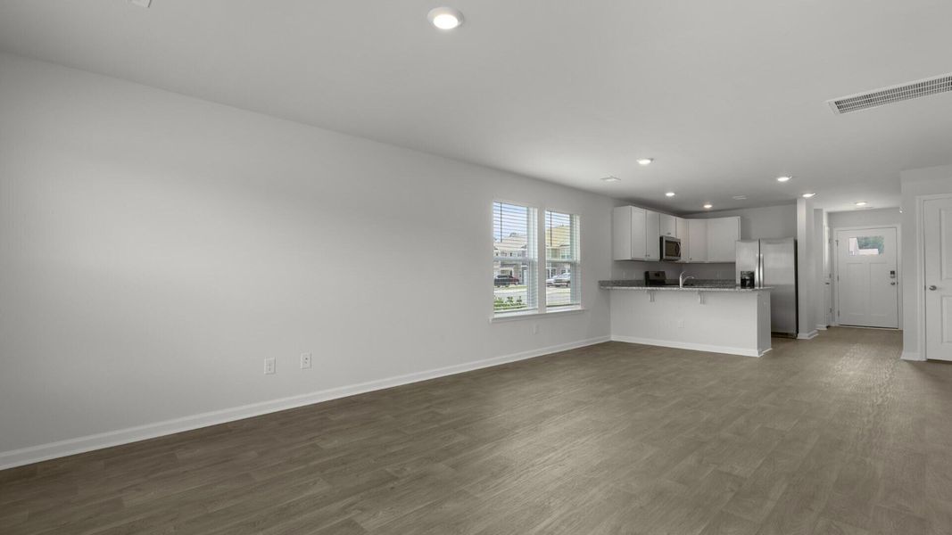 Spacious, unfurnished interior of a new home in , Summerville (Image 10).