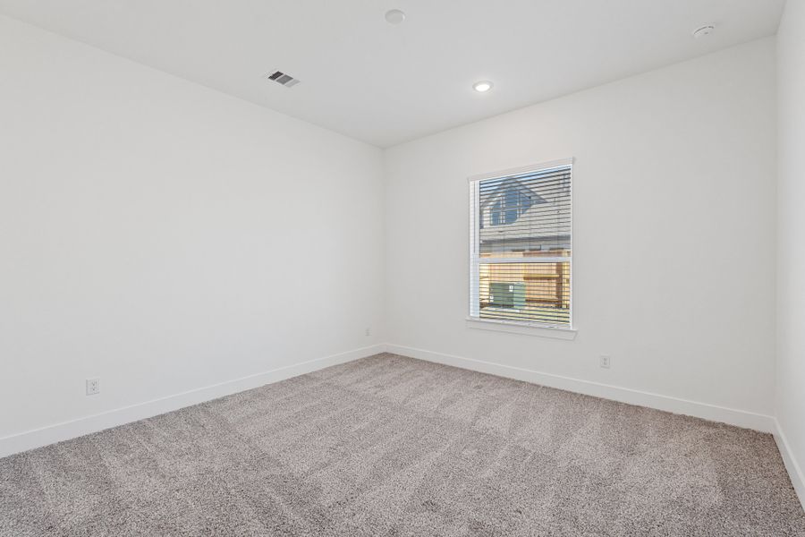 Spacious, unfurnished interior of a new home in Riceland, Mont Belvieu (Image 35).