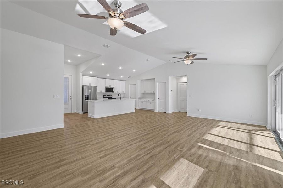 Spacious, unfurnished interior of a new home in Cape Coral, Cape Coral (Image 16).