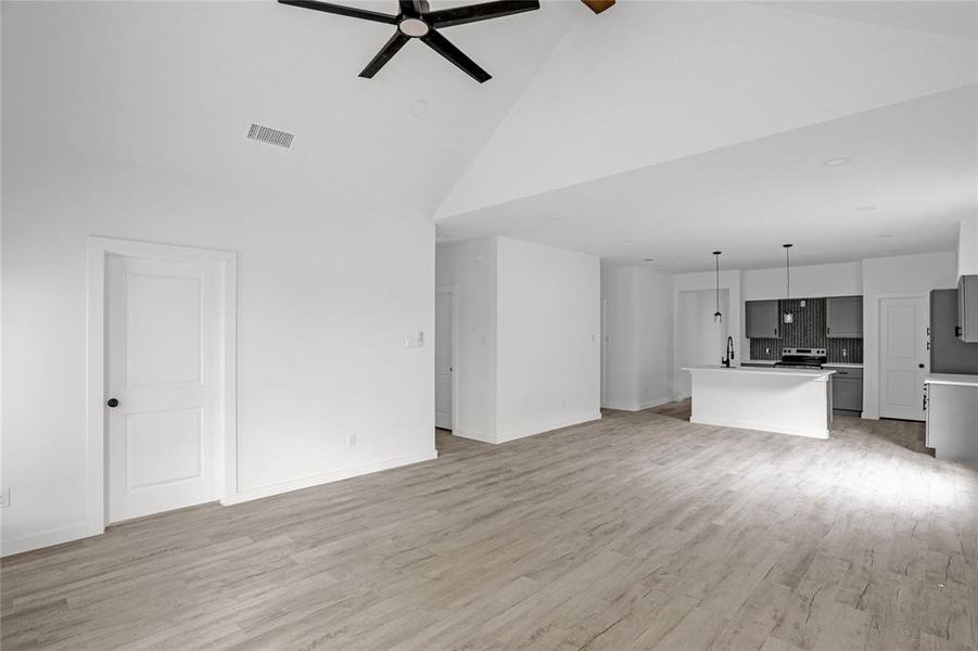 Spacious, unfurnished interior of a new home in , Terrell (Image 27).