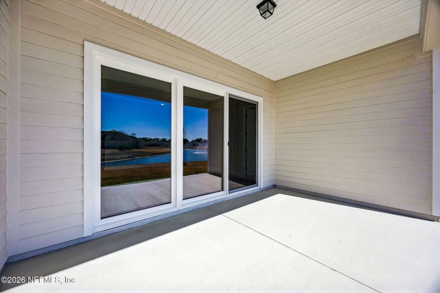 Exterior details and patio area of a home in Sandy Ridge, Yulee (Image 14).