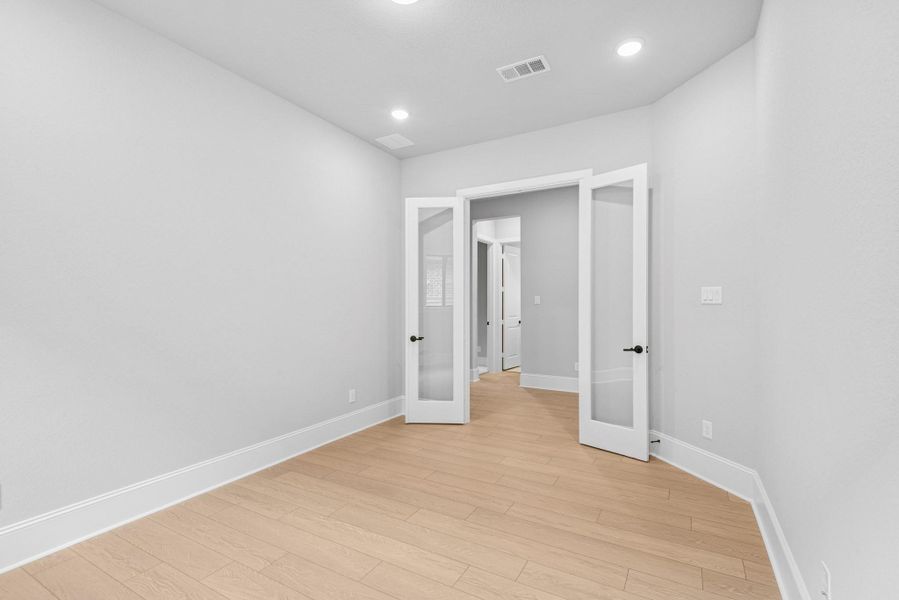 Spacious, unfurnished interior of a new home in Sienna 65' Homesites, Missouri City (Image 25). Spacious, unfurnished interior of a new home in Sienna 65' Homesites, Missouri City (Image 25).