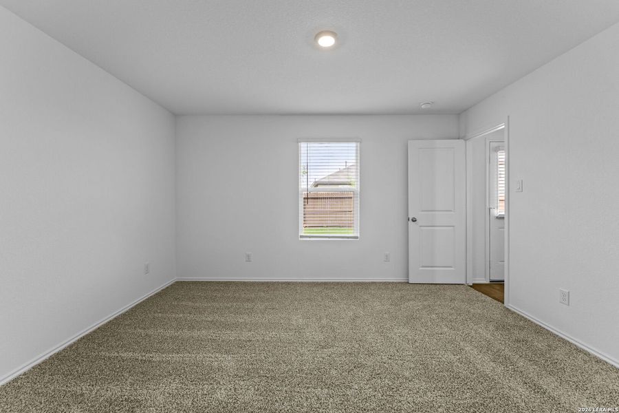 Spacious, unfurnished interior of a new home in Avenida, Converse (Image 13).