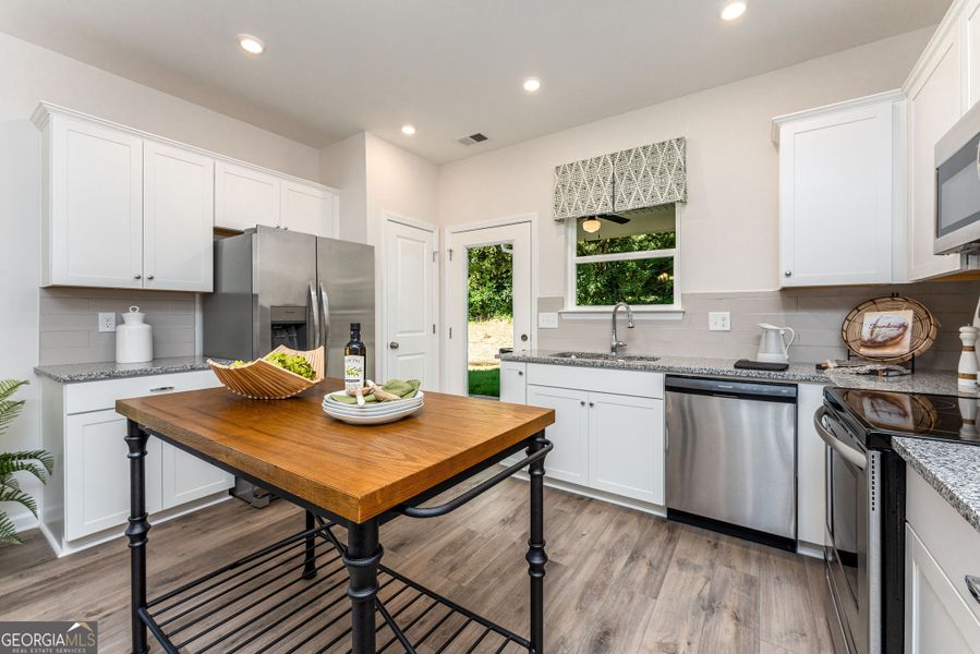 Furnished interior view inside a new home in Stonebridge North, Macon (Image 14).