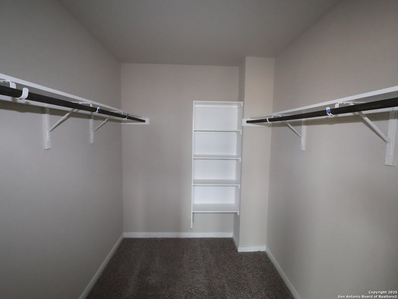 Spacious, unfurnished interior of a new home in Agave, San Antonio (Image 17).