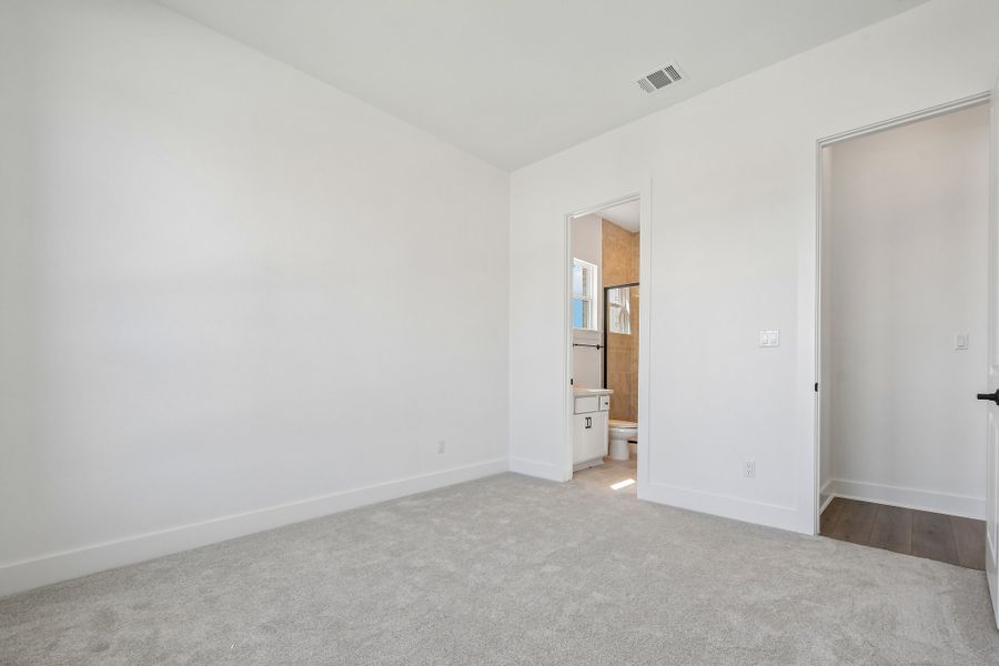 Spacious, unfurnished interior of a new home in Santa Rita Ranch, Liberty Hill (Image 27). Spacious, unfurnished interior of a new home in Santa Rita Ranch, Liberty Hill (Image 27).