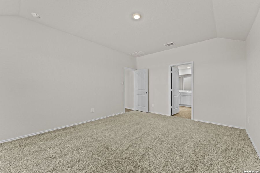 Spacious, unfurnished interior of a new home in Swenson Heights, Seguin (Image 14).