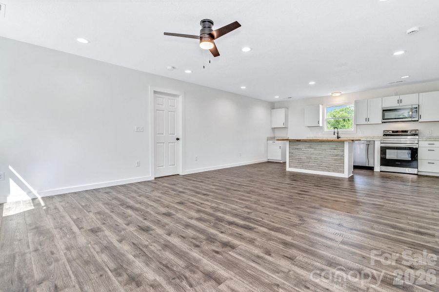 Spacious, unfurnished interior of a new home in , Marion (Image 27).