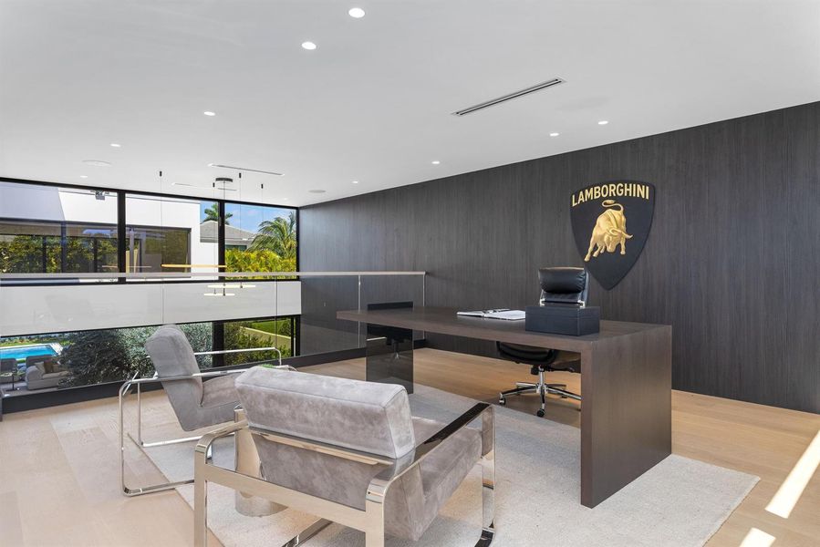 UPPER CLUBROOM / OFFICE UPPER CLUBROOM / OFFICE