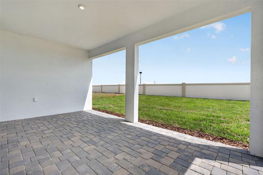 Exterior details and patio area of a home in Pasadena Ridge Master, Zephyrhills (Image 16).