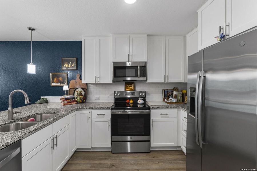 Furnished interior view inside a new home in , Bandera (Image 15).