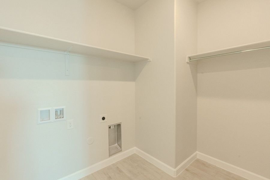 Spacious, unfurnished interior of a new home in Paseo Del Este, El Paso (Image 33).