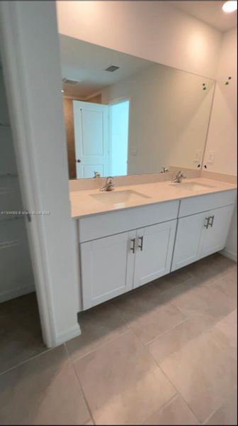 Furnished interior view inside a new home in , Lehigh Acres (Image 7).