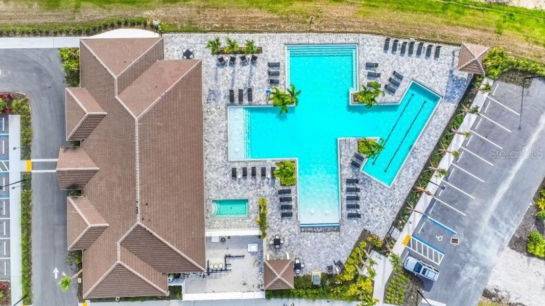 Community amenities in Central Parc, North Port (Image 13).