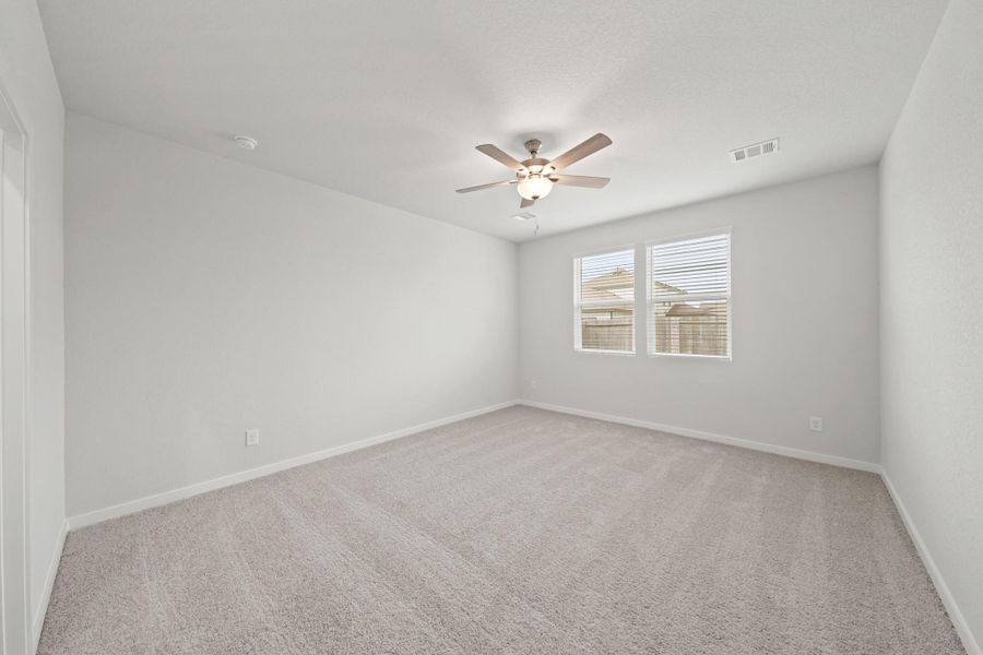 Spacious, unfurnished interior of a new home in Granger Pines, Conroe (Image 15).
