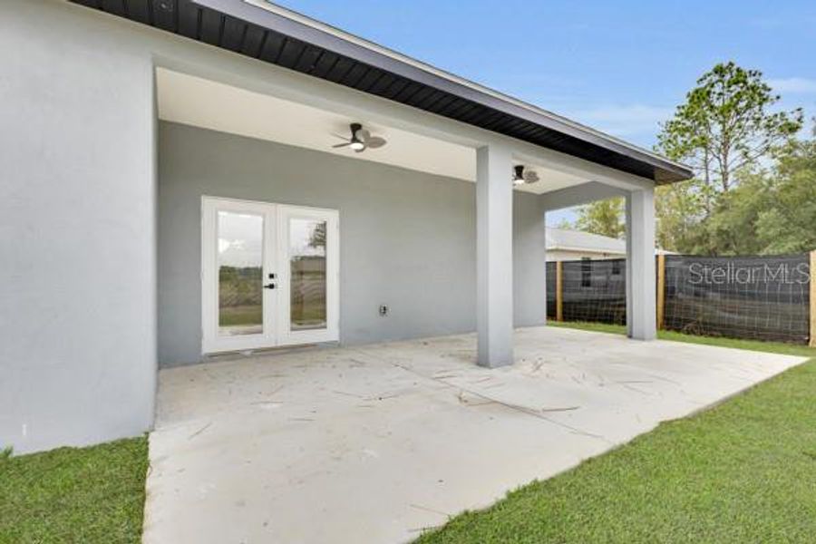 Exterior details and patio area of a home in , Ocala (Image 14).