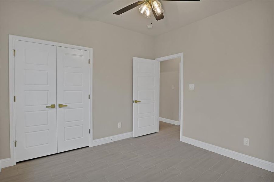 Spacious, unfurnished interior of a new home in , Granbury (Image 23).