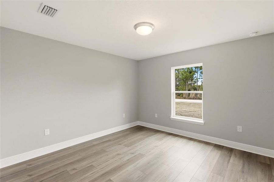 Spacious, unfurnished interior of a new home in , Sebring (Image 31).