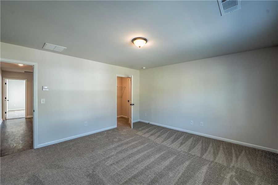 Spacious, unfurnished interior of a new home in , Lula (Image 32).