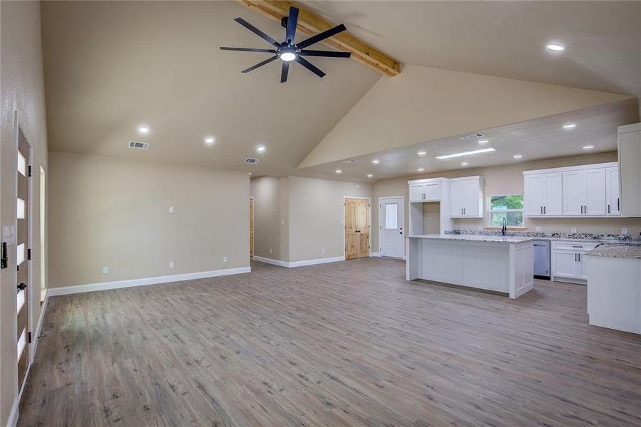 Spacious, unfurnished interior of a new home in , Terrell (Image 30).