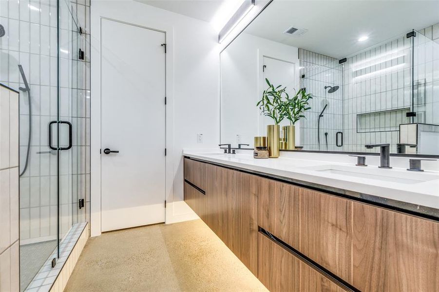 Furnished interior view inside a new home in , Dallas (Image 13).