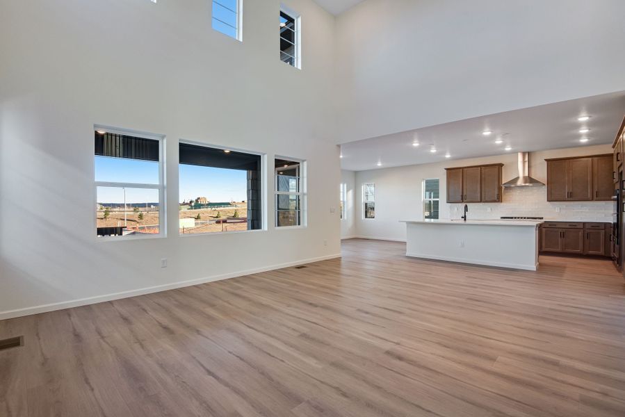 Spacious, unfurnished interior of a new home in Sterling Ranch, Littleton (Image 18).