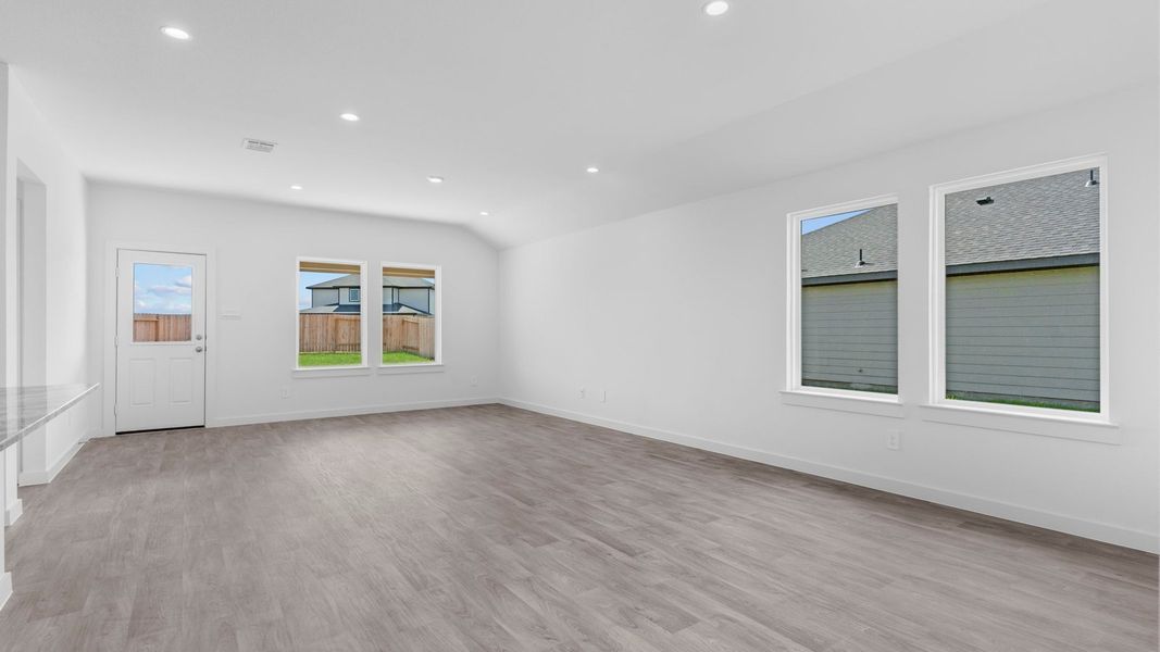 Spacious, unfurnished interior of a new home in Tamarron, Fulshear (Image 23).