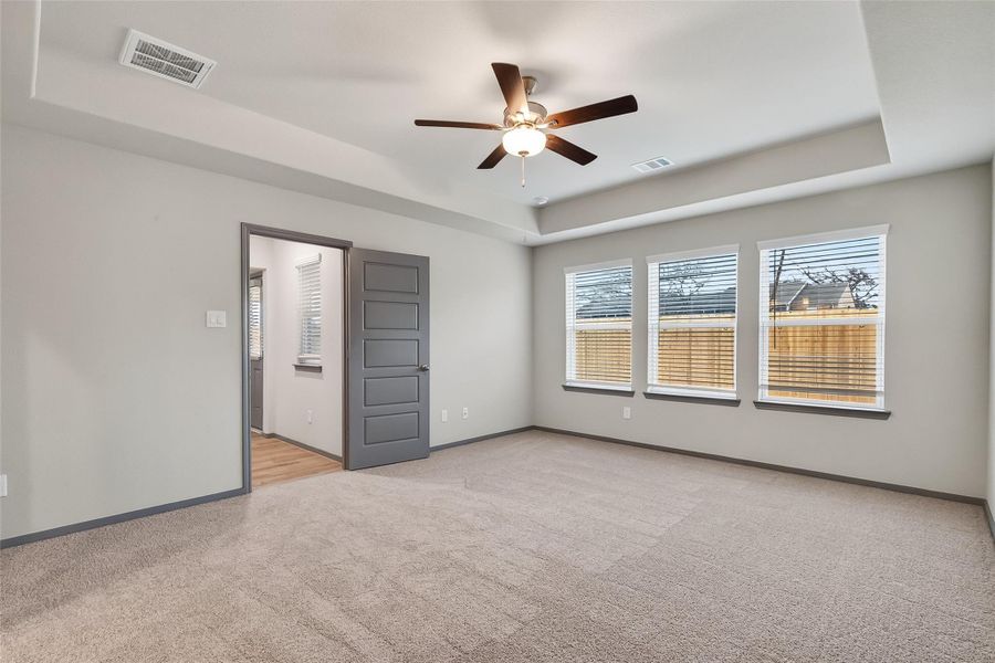Spacious, unfurnished interior of a new home in Rollingbrook Estates, Baytown (Image 33).