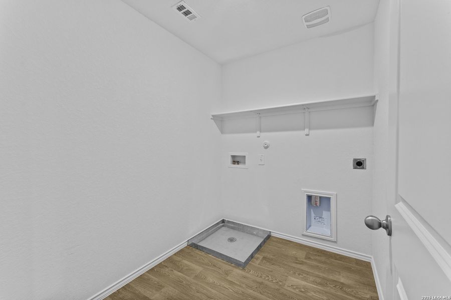 Spacious, unfurnished interior of a new home in Blue Ridge Ranch, San Antonio (Image 26). Spacious, unfurnished interior of a new home in Blue Ridge Ranch, San Antonio (Image 26).
