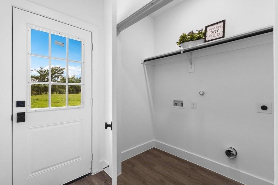 Spacious, unfurnished interior of a new home in , Tool (Image 20).
